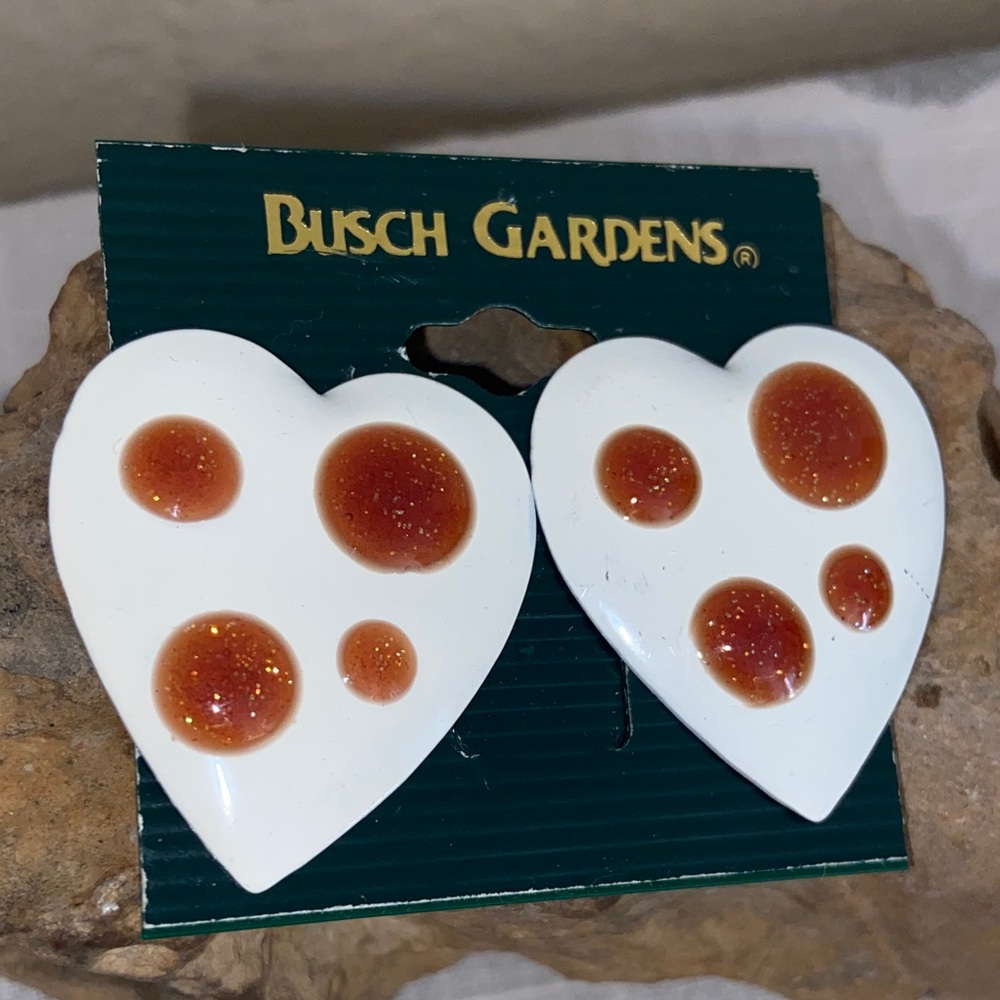 5/$10❤️❤️❤️90s Busch Gardens White Heart & Amber Dots Post Earrings